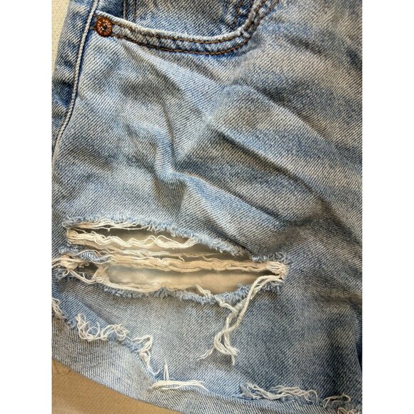American Eagle Women's Strigid Mom Distressed Cut-Off Shorts Denim Size 6 Blue - Picture 7 of 12